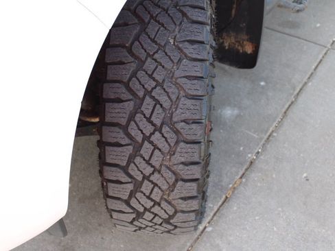 Used 2020 Nissan Frontier SV w/ Midnight Edition Floor Mats AWD/4WD image 13