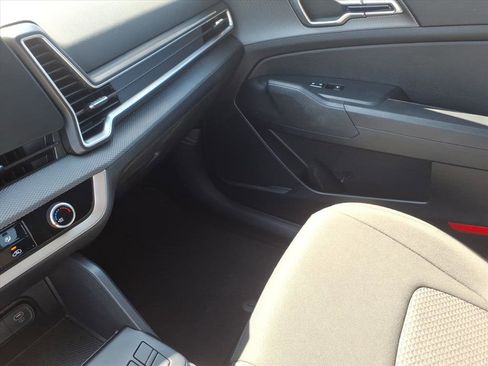 Used 2025 Kia Sportage LX FWD image 26