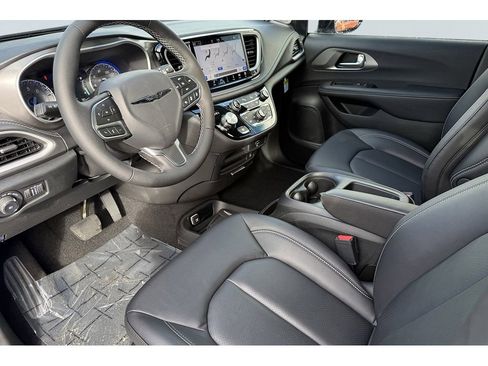 New 2026 Chrysler Pacifica Select image 11