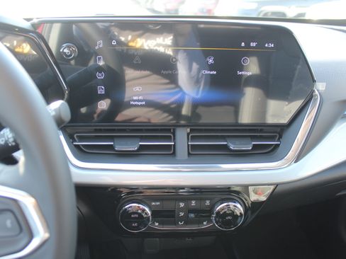 New 2026 Chevrolet Trax LT image 12