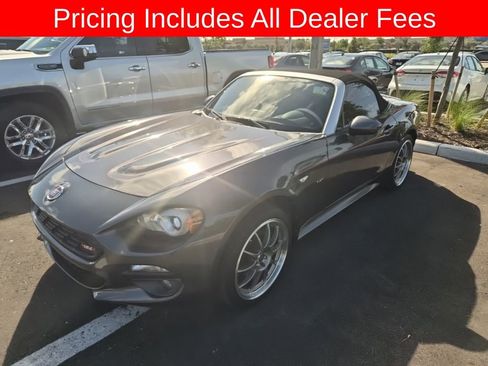 Used 2018 FIAT 124 Spider Lusso w/ Navigation & Sound Group RWD image 2