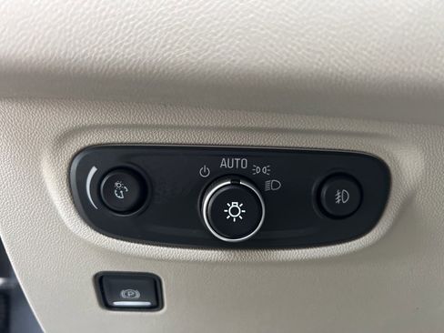 Used 2018 GMC Terrain Denali w/ Advanced Safety Package image 26