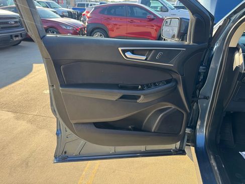 Used 2019 Ford Edge SEL image 21