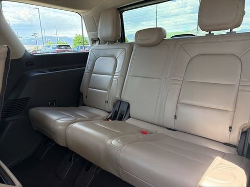 Used 2022 Lincoln Navigator Reserve AWD/4WD image 22