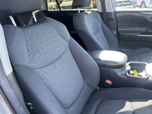 Used 2020 Toyota RAV4 XLE image 59