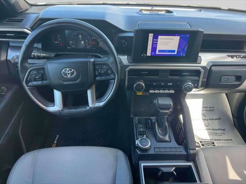 Certified 2025 Toyota Tacoma SR5 w/ SR5 Upgrade Package AWD/4WD image 14