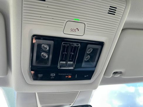Certified 2025 Volkswagen Tiguan SE w/ Panoramic Sunroof Package AWD/4WD image 41