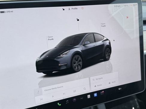 Used 2025 Tesla Model Y Long Range AWD/4WD image 59