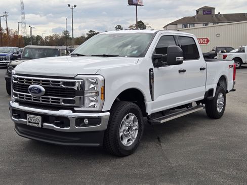 New 2026 Ford F250 XLT w/ FX4 Off-Road Package image 2