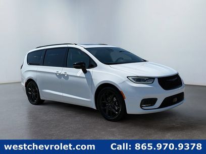 Used 2025 Chrysler Pacifica Limited