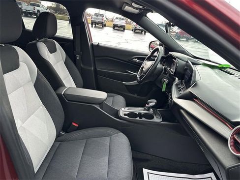 Certified 2024 Chevrolet Trax RS image 25