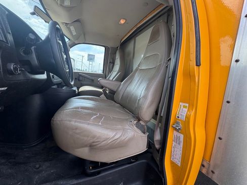 Used 2016 Chevrolet Express 3500 RWD image 15