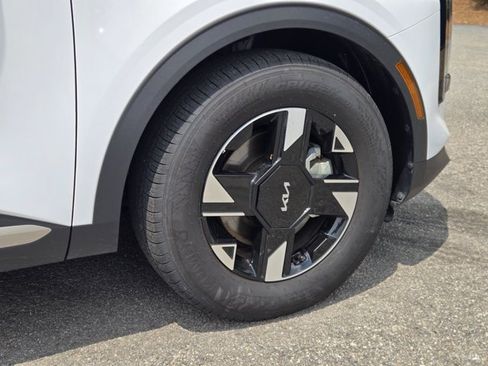 Certified 2026 Kia Sportage LX FWD image 12
