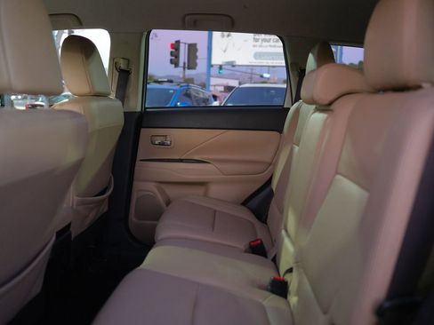 Used 2017 Mitsubishi Outlander SEL image 23