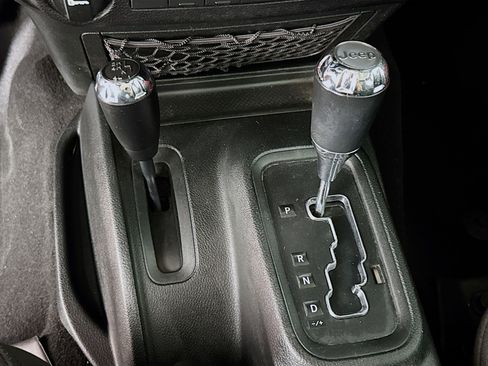 Used 2018 Jeep Wrangler Unlimited Sport w/ Connectivity Group image 18