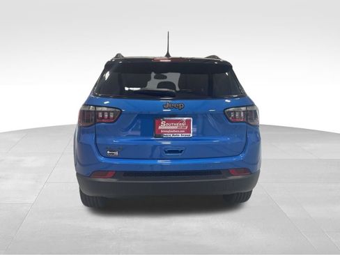 Used 2025 Jeep Compass Limited w/ Sun & Sound Group image 4