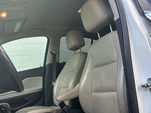 Used 2019 Buick Encore Essence AWD/4WD image 2