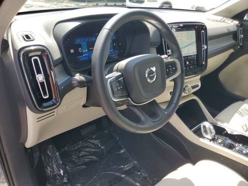 Certified 2024 Volvo XC40 B5 Plus AWD/4WD image 17