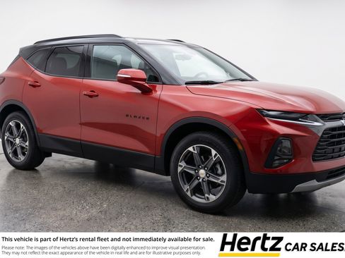 Used 2025 Chevrolet Blazer LT FWD image 1