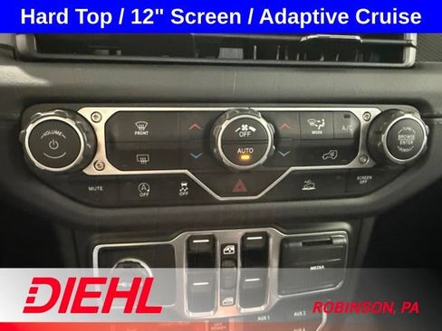 Used 2025 Jeep Wrangler Unlimited Rubicon AWD/4WD image 29