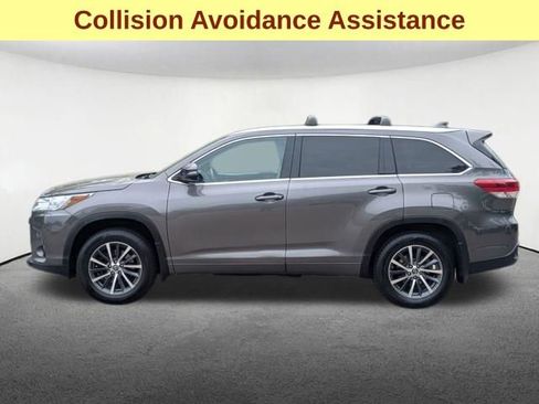 Used 2017 Toyota Highlander XLE AWD/4WD image 8