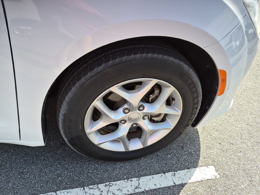 Used 2018 Chrysler Pacifica Touring-L Plus w/ Tire & Wheel Group FWD image 13