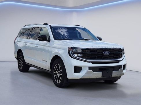 Used 2025 Ford Expedition Max Platinum AWD/4WD image 3