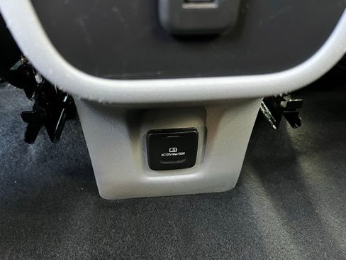 Used 2024 GMC Terrain SLT image 36