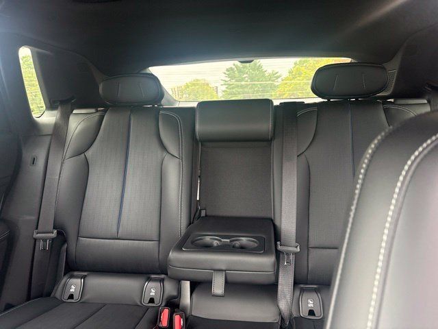 Certified 2023 Cadillac Lyriq AWD image 4