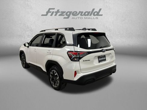 Used 2025 Subaru Forester Premium AWD/4WD image 3