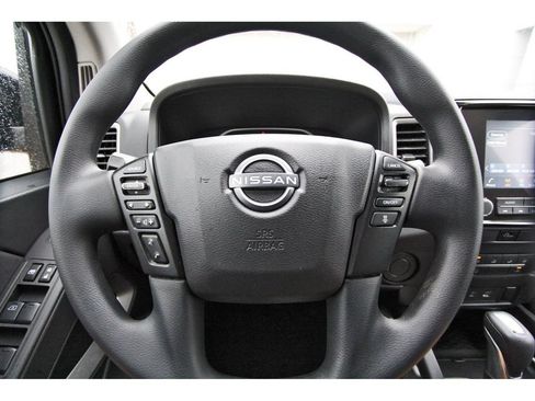 Used 2024 Nissan Frontier SV w/ Technology Package RWD image 14