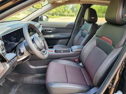 New 2025 Nissan Kicks SR w/ SR Premium Package image 8