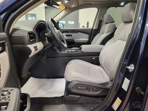 Used 2024 Honda Pilot Touring image 11