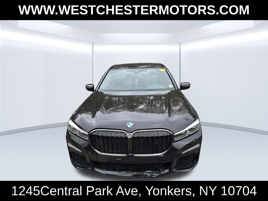 Used 2022 BMW 740i w/ M Sport Package RWD image 2