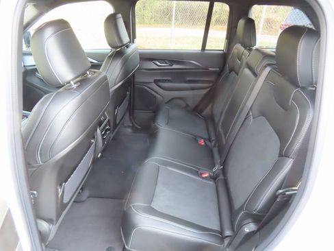 New 2025 Jeep Grand Cherokee Altitude image 22