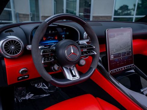 Used 2022 Mercedes-Benz SL 63 AMG 4MATIC image 36