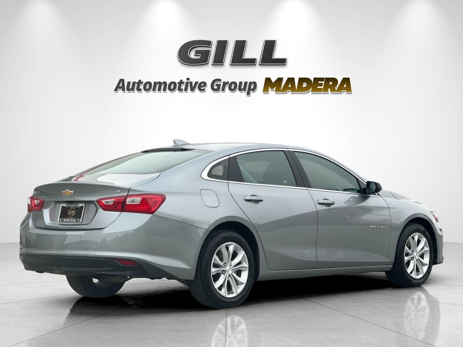 Used 2025 Chevrolet Malibu LT FWD image 3