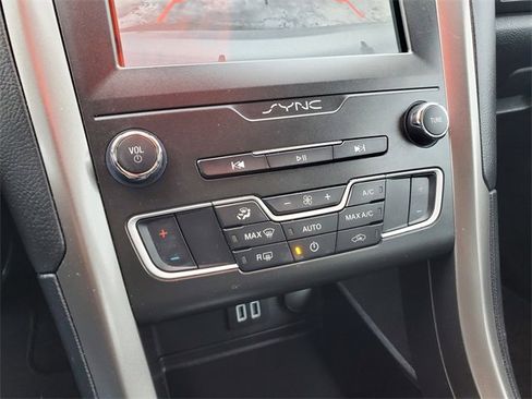 Used 2020 Ford Fusion SE image 30