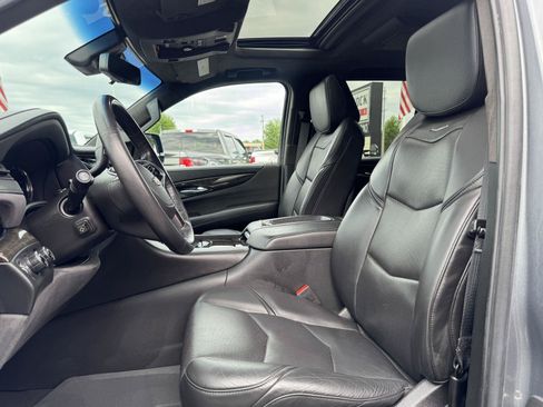 Used 2019 Cadillac Escalade Platinum w/ Escalade Sport Edition AWD/4WD image 16