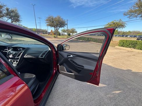 Used 2013 Ford Focus SE FWD image 15