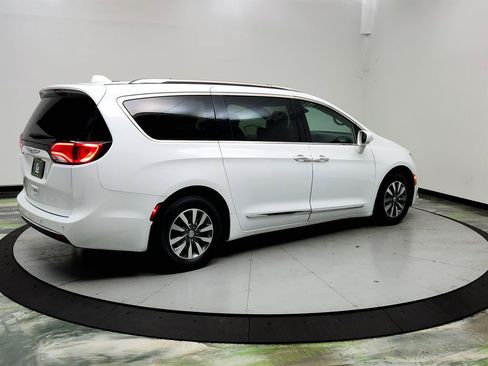 Used 2020 Chrysler Pacifica Touring-L Plus FWD image 5