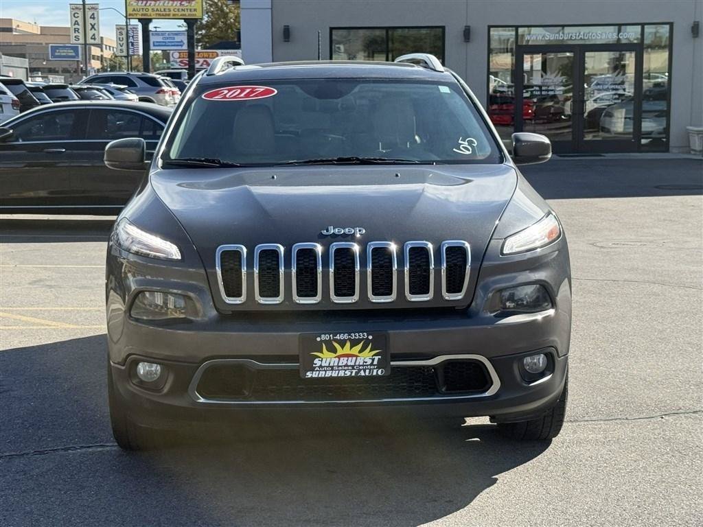 Used 2017 Jeep Cherokee Limited AWD/4WD image 2