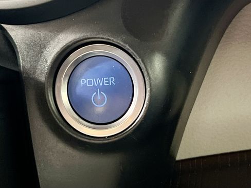 Used 2024 Toyota Sienna XLE FWD image 24