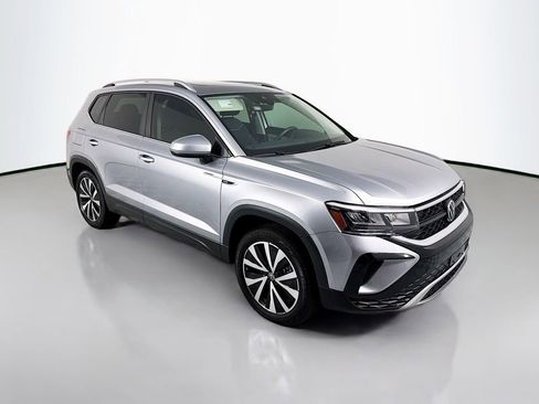 Used 2023 Volkswagen Taos SE AWD/4WD image 7