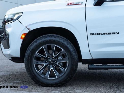 Used 2022 Chevrolet Suburban Z71 image 10