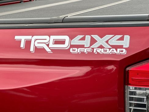 Used 2018 Toyota Tundra SR5 w/ TRD Off Road Package AWD/4WD image 33