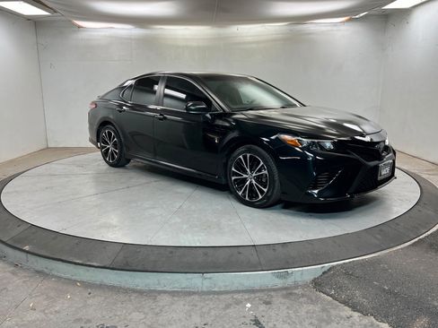Used 2019 Toyota Camry SE image 8