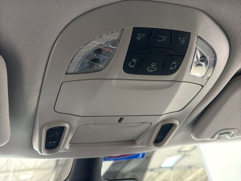 Used 2023 Chrysler Pacifica Touring-L AWD/4WD image 36