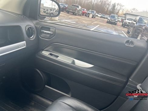 Used 2017 Jeep Compass Latitude AWD/4WD image 14