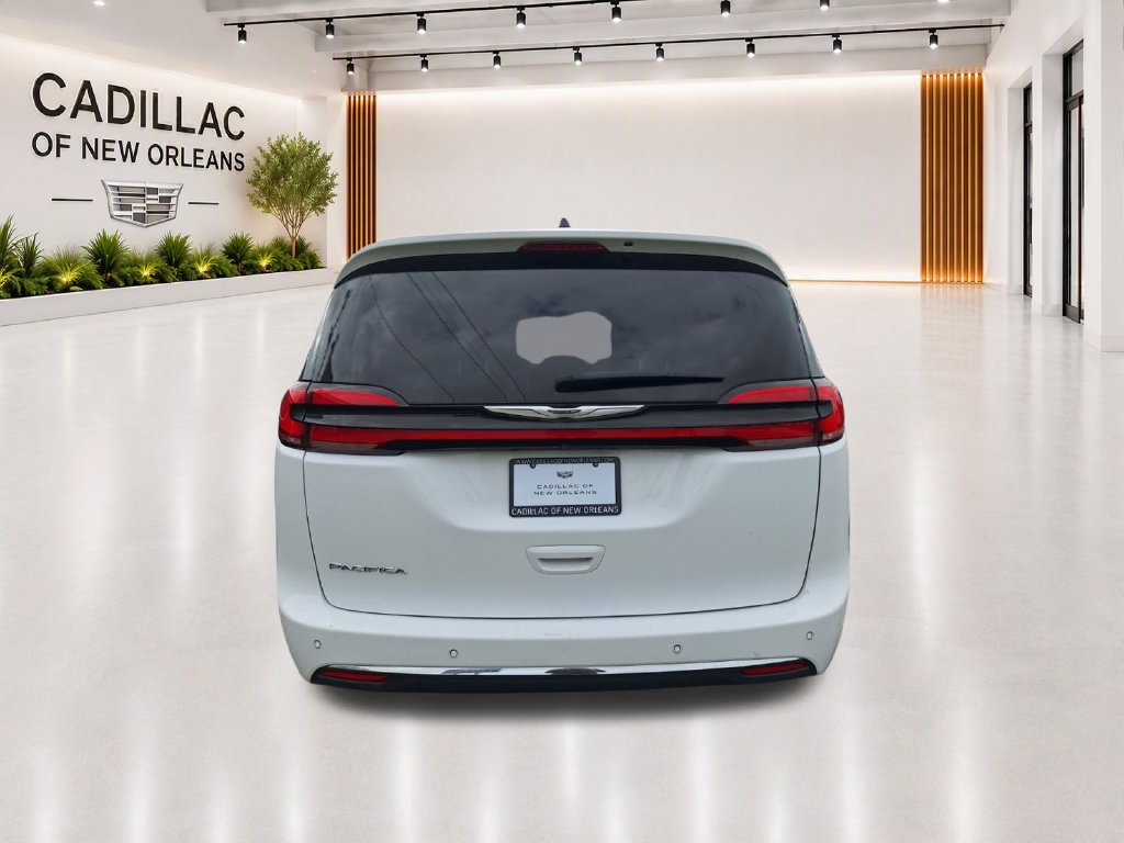 Used 2025 Chrysler Pacifica Select FWD image 5